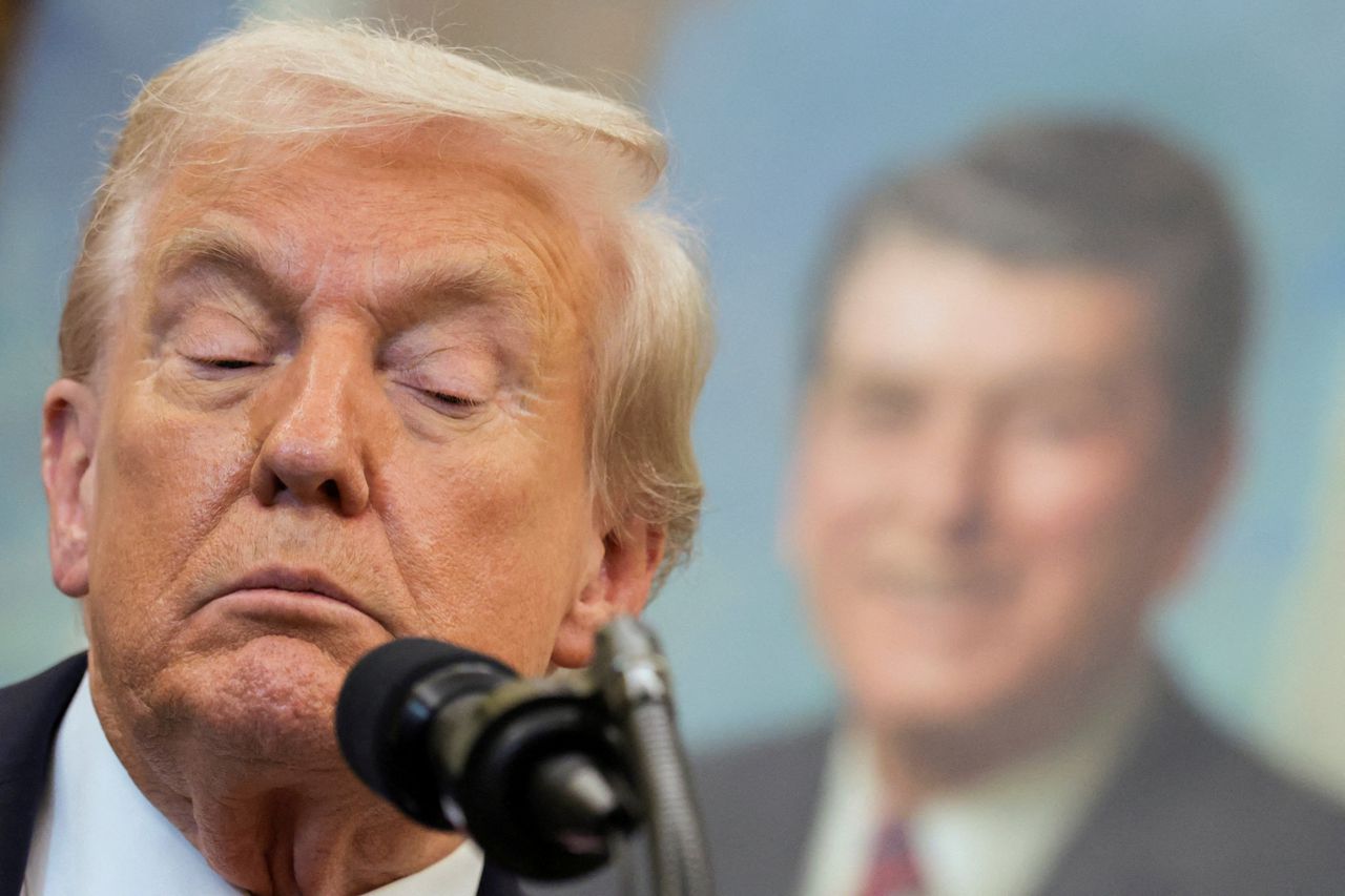 Trump verhoogt importheffingen Canada vanwege onwelgevallig reclamespotje -  NRC