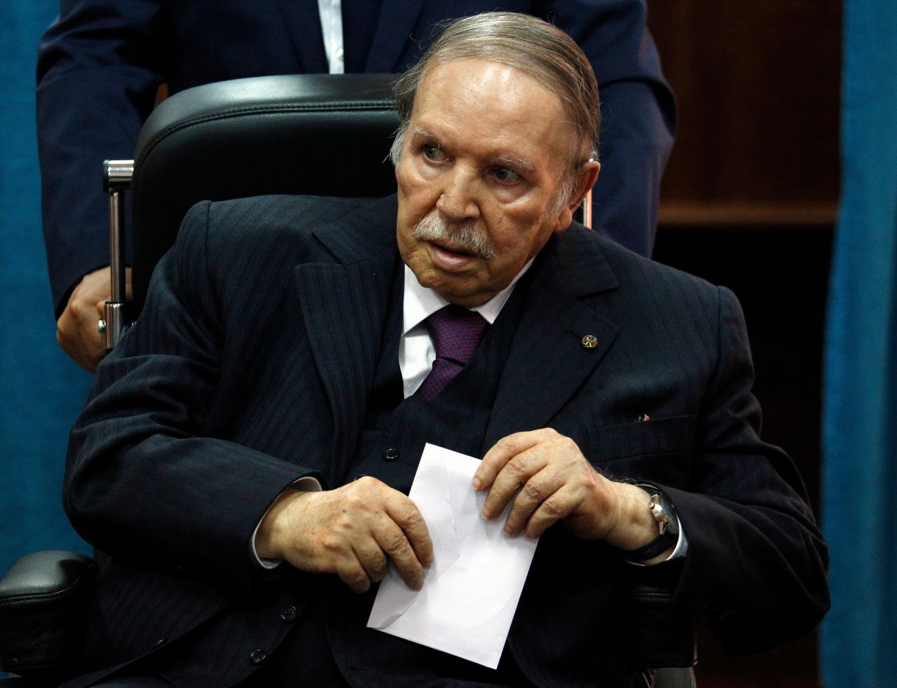 Vijfde termijn voor de bejaarde Bouteflika gaat de Algerijnen te ver 