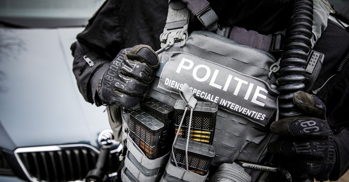 Politie arresteert drie verdachten bij invallen in Rotterdam, Eindhoven en Alkmaar vanwege terrorisme-onderzoek