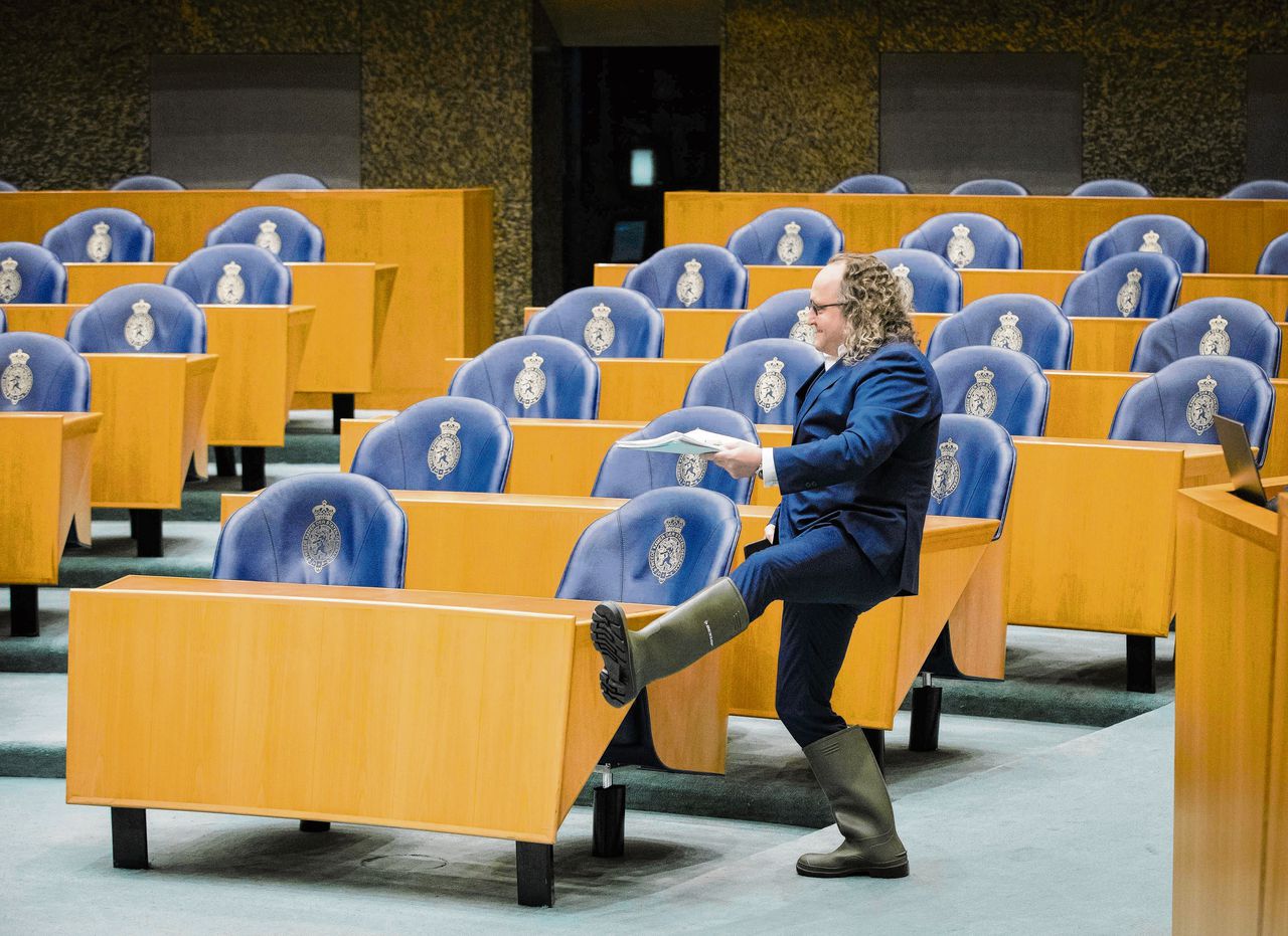 Een gelaarsde Dion Graus (PVV) in de Tweede Kamer vorige week tijdens het debat over wijziging van de Meststoffenwet en invoering van fosfaatrechten.
