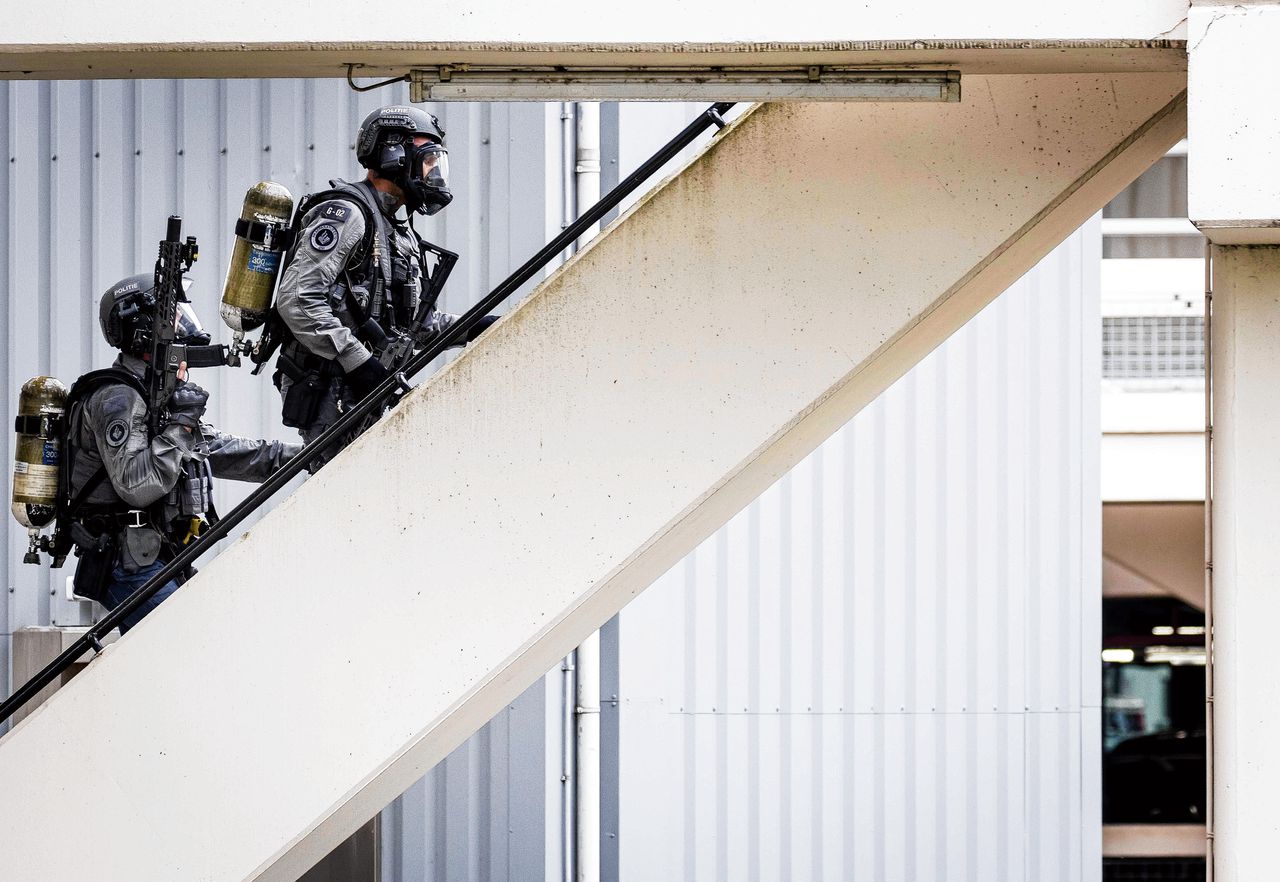 Ineens beleeft Rotterdam een ‘gitzwarte middag’ met drie doden en een ziekenhuis vol paniek 