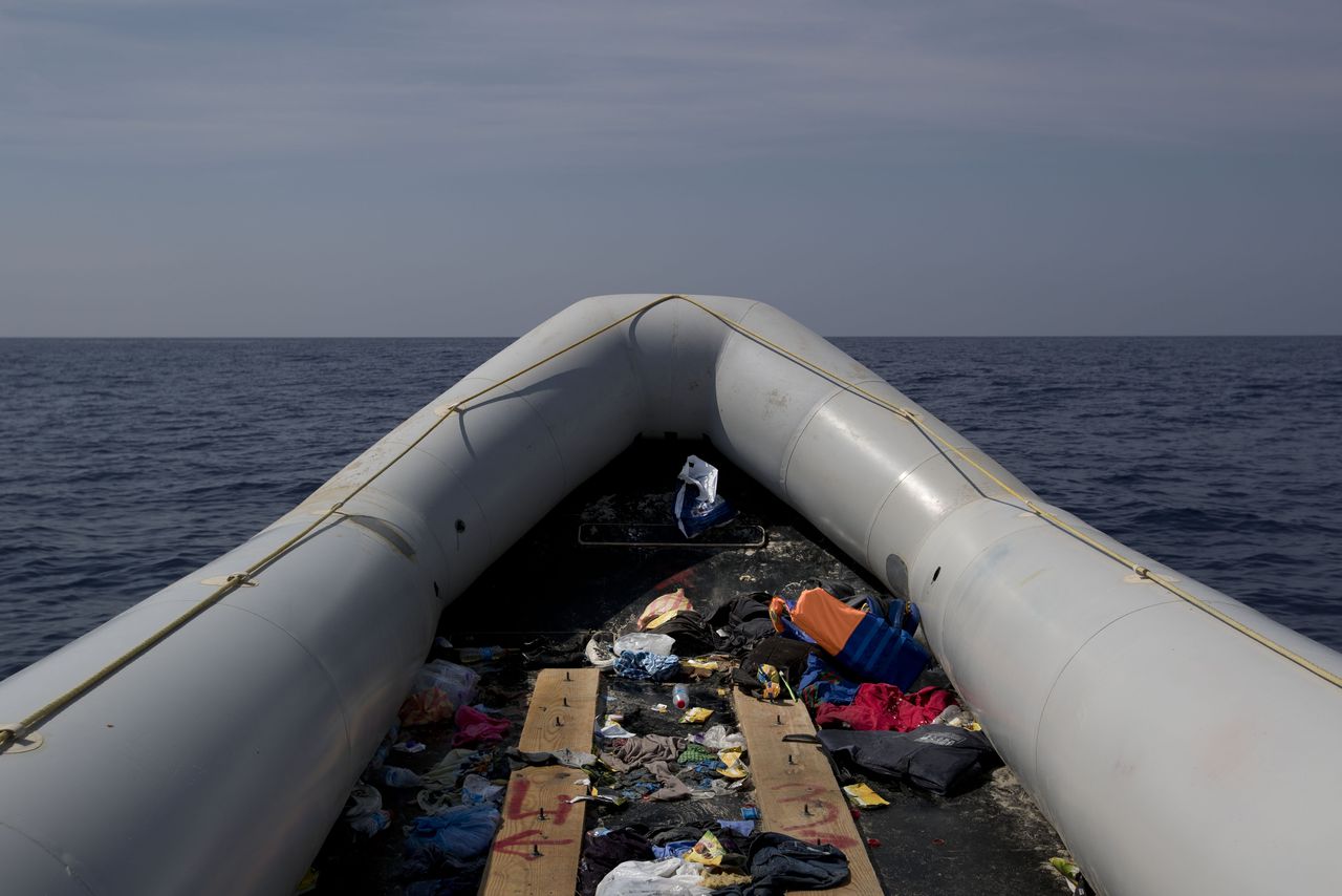 Libische vissers vinden boot met 28 dode migranten 
