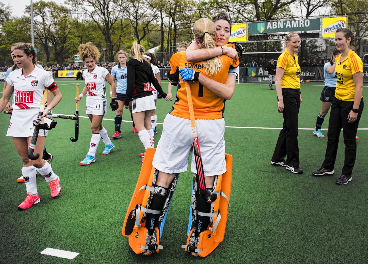 Naomi van As neemt afscheid van het tophockey, nadat ze met Laren tegen Amsterdam de play-offs heeft gemist.