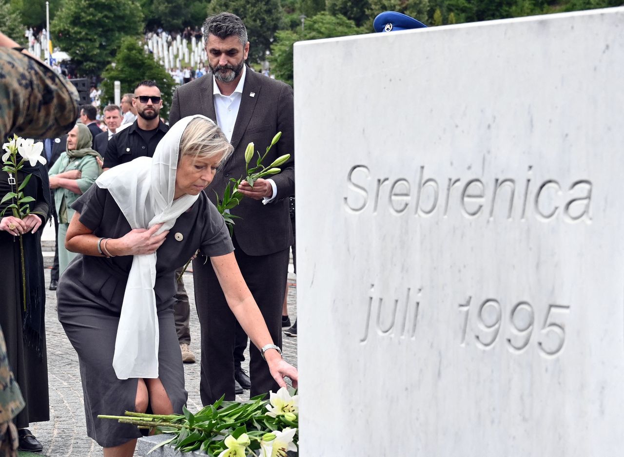 Minister van Defensie Kajsa Ollongren herdenkt in Potocari de slachtoffers van de Srebrenica-massamoord.