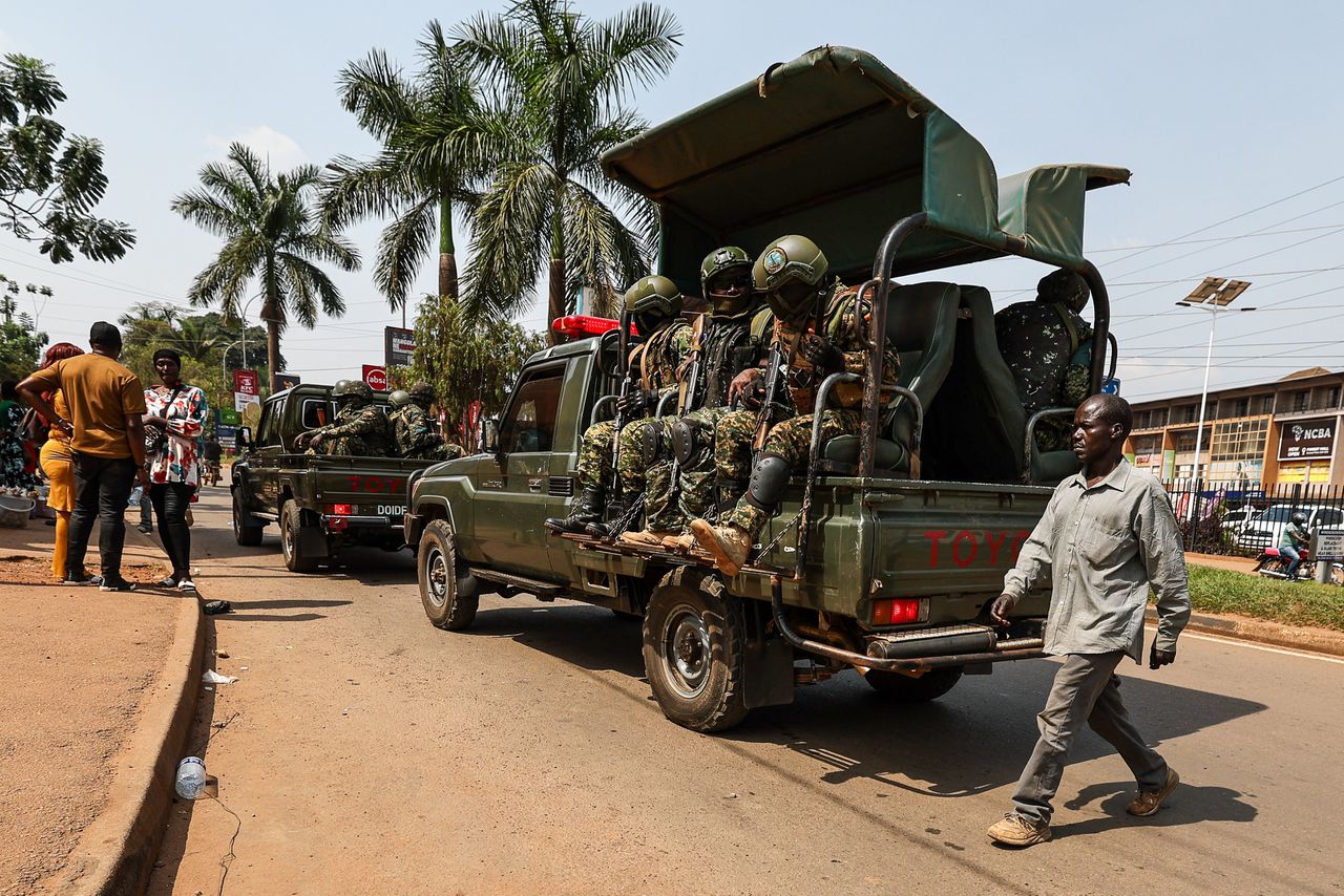 Oegandese autoriteiten doden dertig oppositieleden en zetten dertig mensen vast