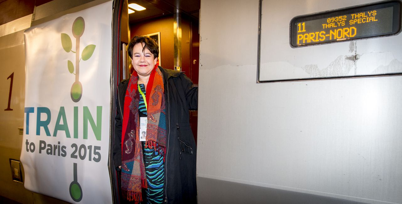 Staatssecretaris Sharon Dijksma van Infrastructuur en Milieu vertrekt met de Nederlandse Klimaatdelegatie vanaf Rotterdam Centraal naar de VN-klimaattop in Parijs. De Train to Paris is een initiatief van het Ministerie van I&M, ProRail, de Nederlandse Klimaatcoalitie en NS.