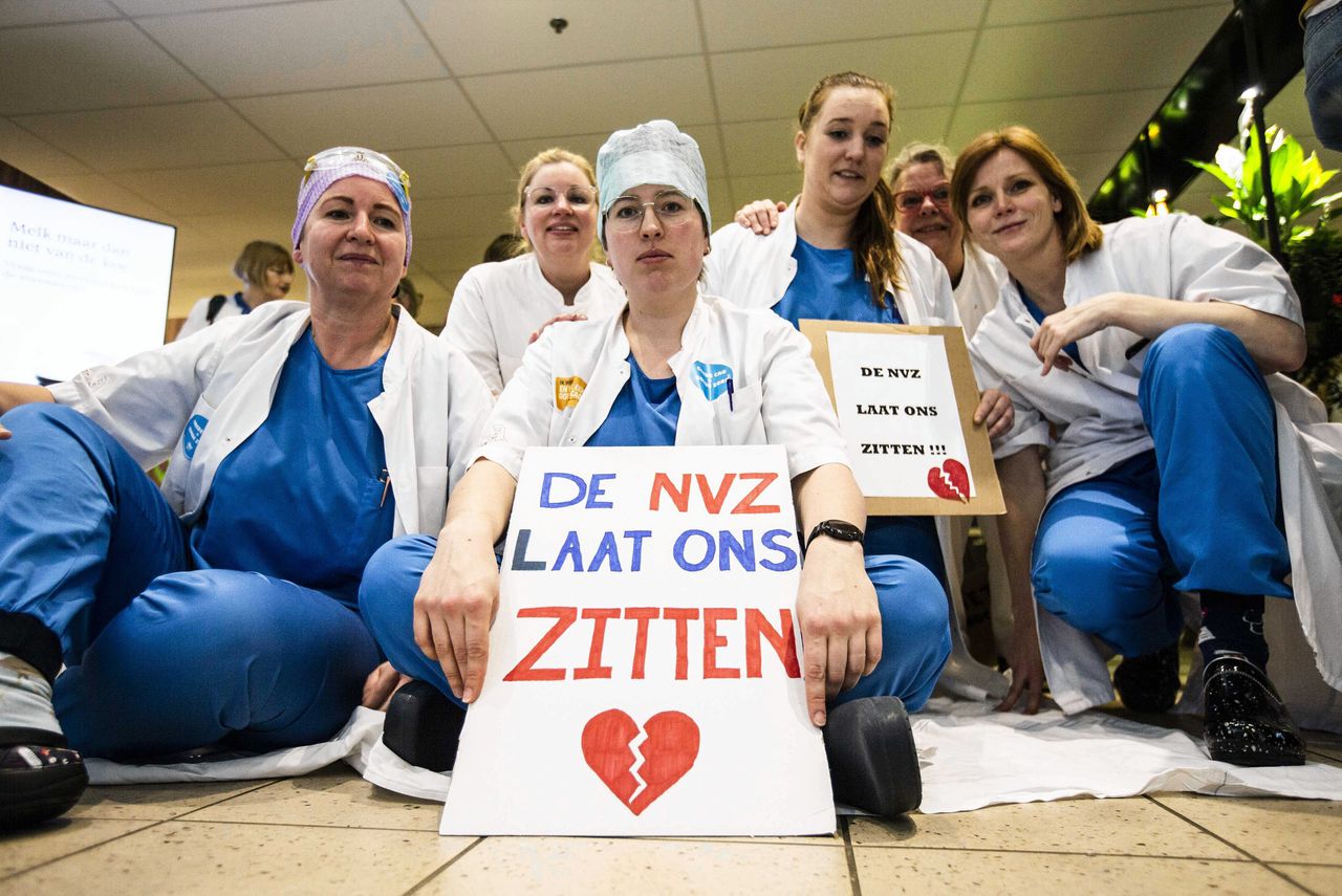 Op verschillende locaties hielden ziekenhuismedewerkers eerder al acties, zoals eind februari in oncologisch ziekenhuis Antoni van Leeuwenhoek.