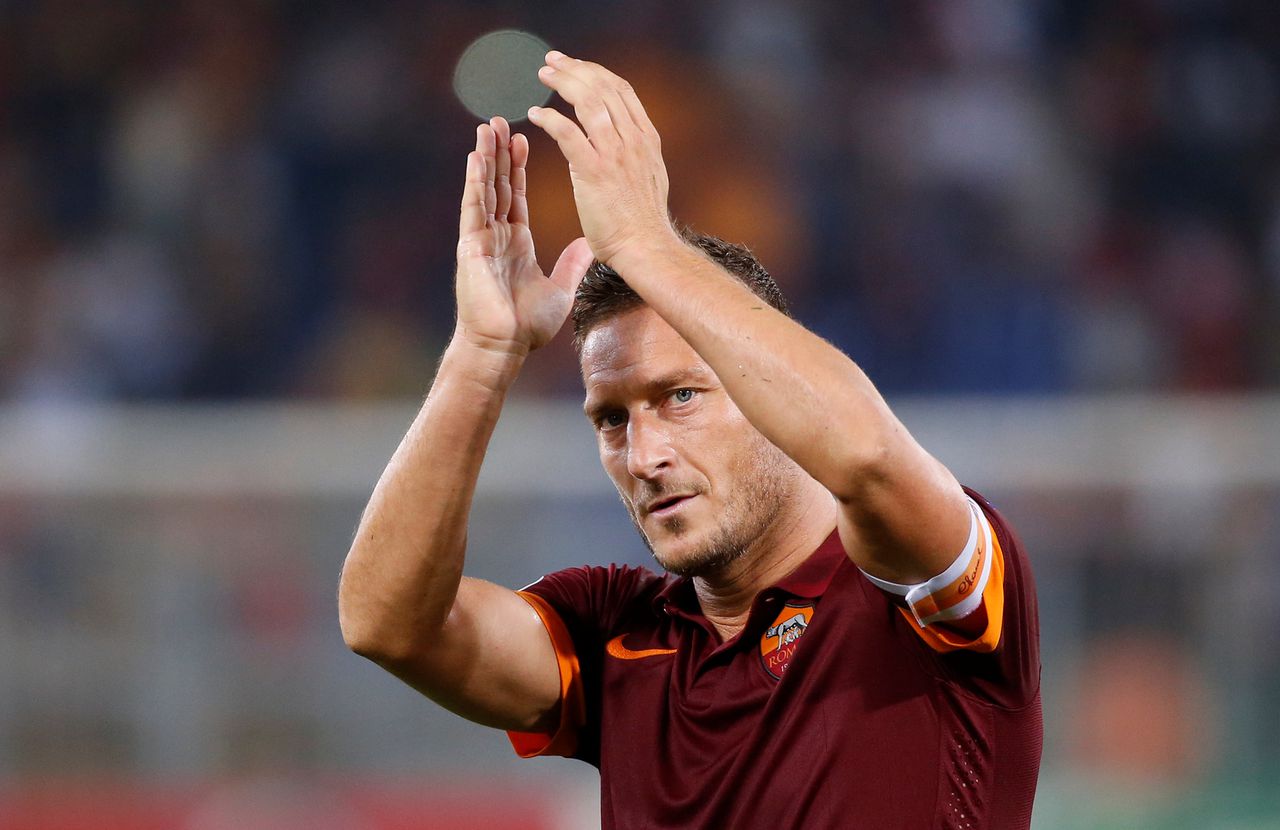 Francesco Totti zet zondag op veertigjarige leeftijd een punt achter zijn carrière.