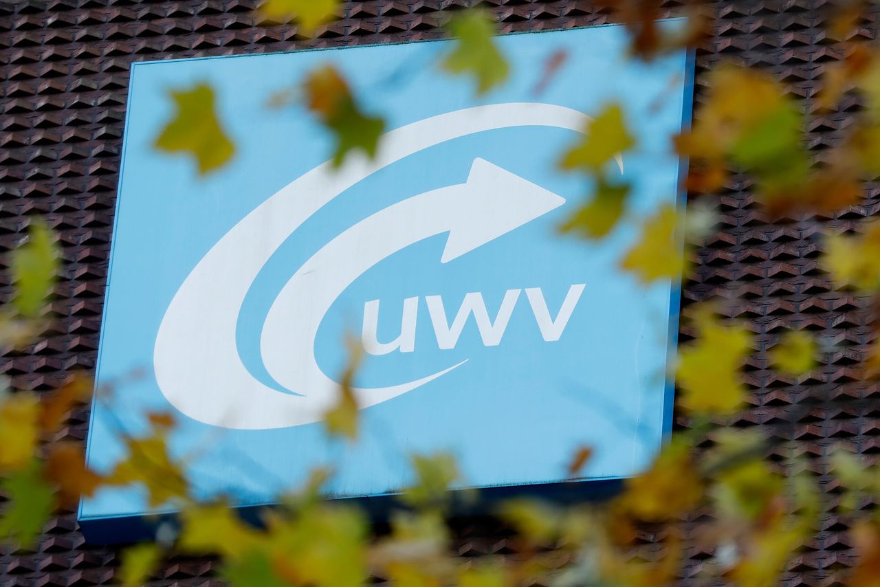 ‘UWV betaalt uitkering aan mensen die niet zijn ontslagen’ 