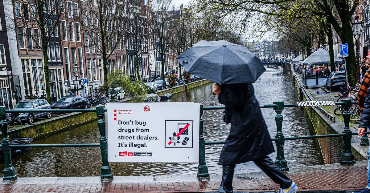 Van drugs tot pijnstillers: met hun uitgebreide menukaart slaan Whatsapp-dealers een pijler weg onder het drugsbeleid