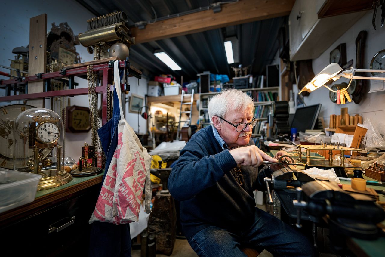 Jaap Meijer (66) restaureert al 38 jaar klokken, het liefst antieke.