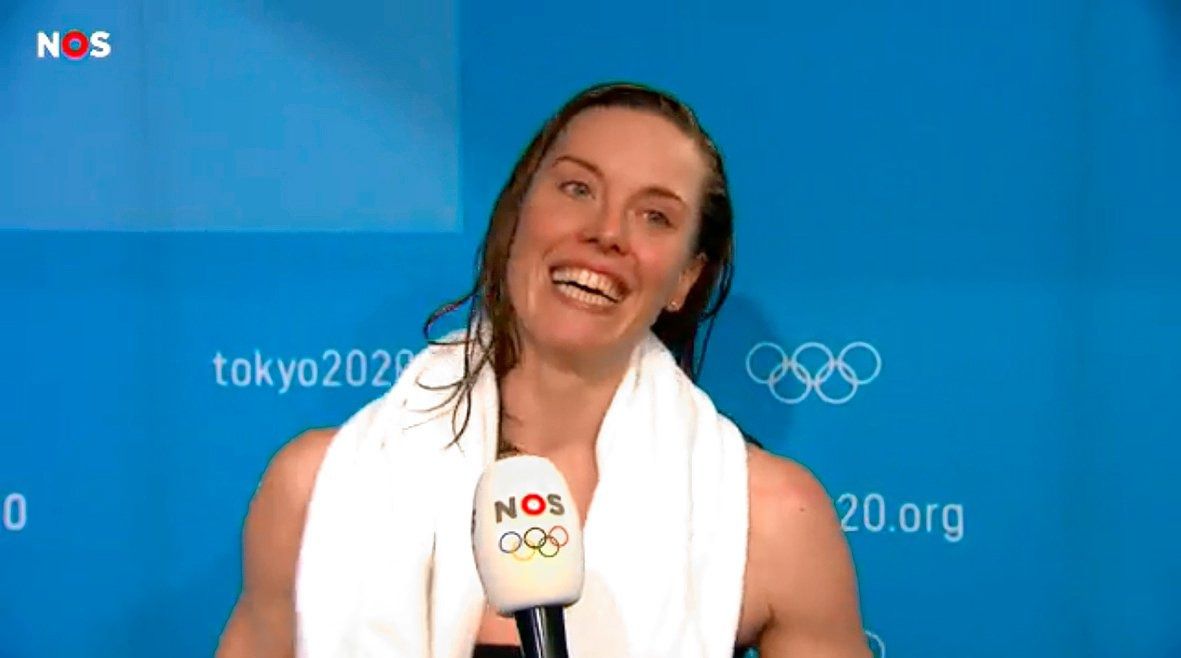 Zwemster Femke Heemskerk hoort dat ze in de finale zit.