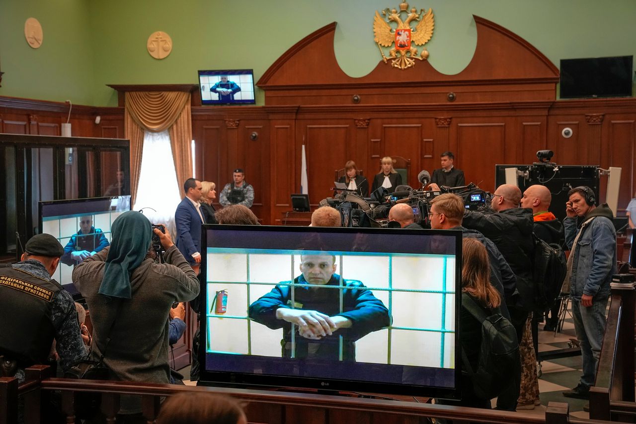 Russische oppositieleider Navalny overgeplaatst naar andere gevangenis, locatie onbekend 