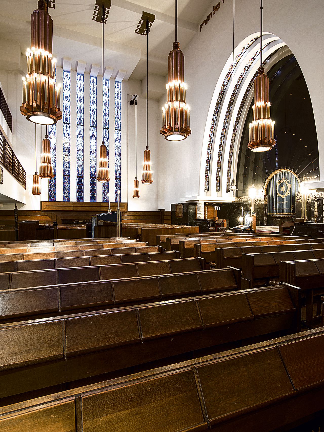 Doe als in het buitenland en loop die kerk nou eens in 