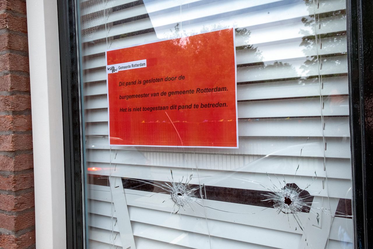 Een door de burgemeester gesloten woning in Rotterdam (nadat die was beschoten).