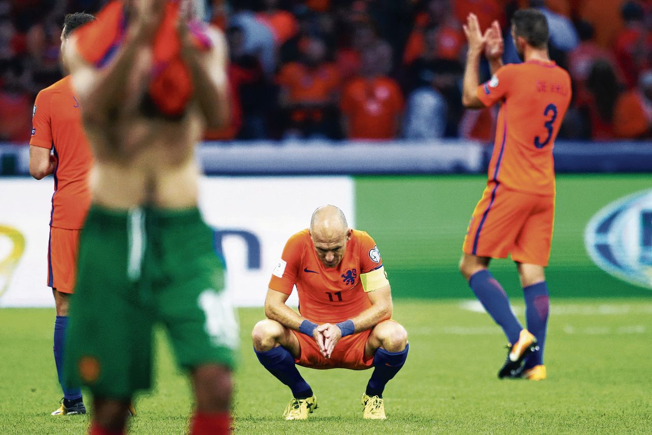 Arjen Robben na het eindsignaal van Nederland-Bulgarije (3-1).