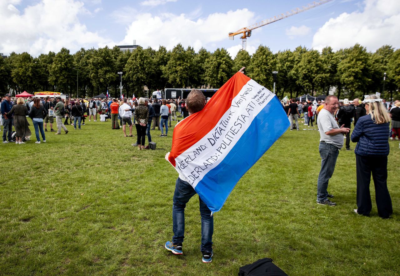 Tegenstanders van de anticoronamaatregelen demonstreerden eind augustus op het Malieveld in Den Haag. Foto Robin van Lonkhuijsen / ANP