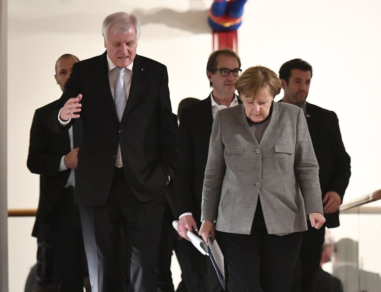 Horst Seehofer (CSU) en Angela Merkel (CDU) tijdens de laatste onderhandelingsdag op 19 november 2017 over de Jamaica-coalitie.