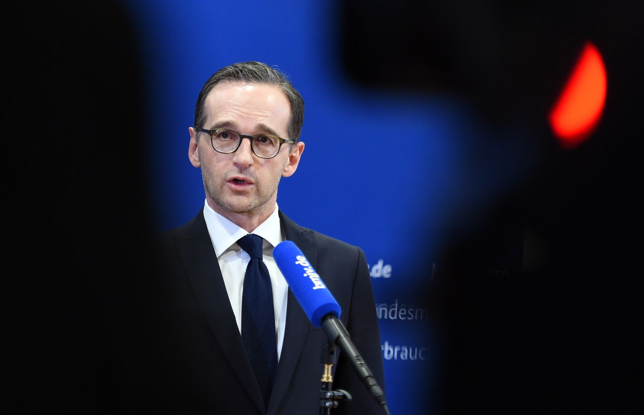 De Duitse minister van Justitie Heiko Maas spreekt op een persconferentie over de aanrandingen in Keulen.