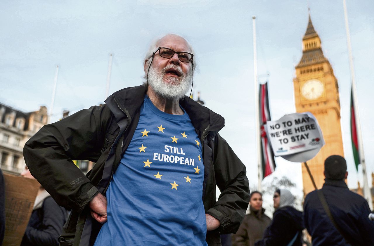 Een pro-EU-demonstrant tijdens een protestbijeenkomst rond de Brexit Bill in Londen op 13 maart.