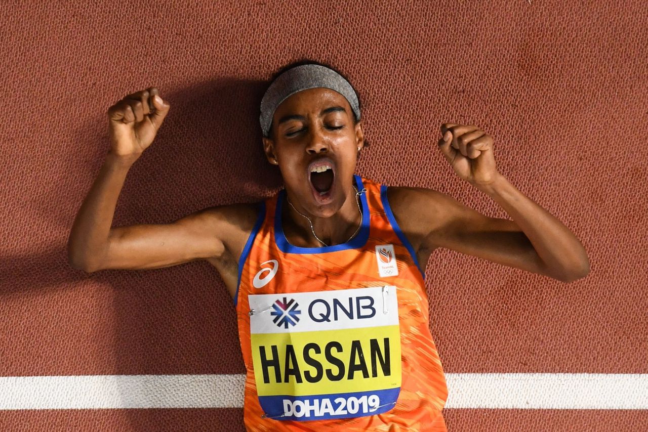 Sifan Hassan na haar gouden race op de 1.500 meter bij het WK atletiek in Doha.