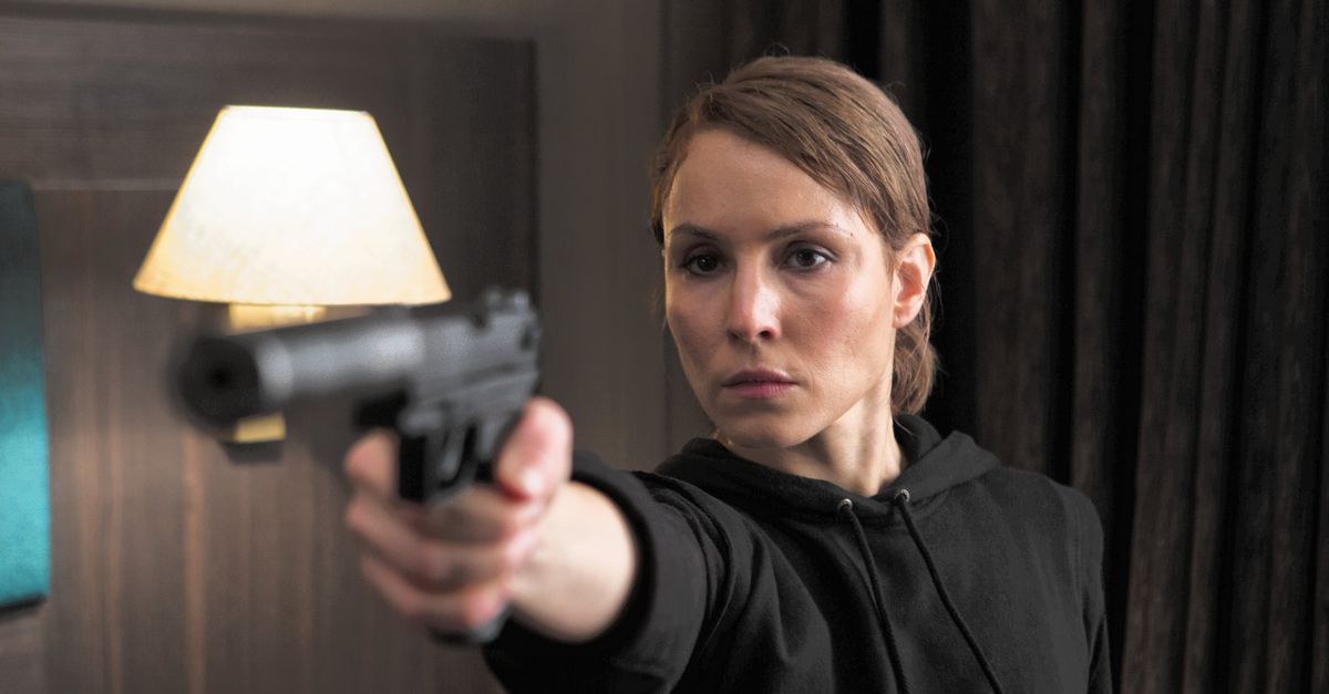 Секретный агент 1996. Секретный агент ройс фильм 1993. Дэниел крейг квант милосердия. Конрад секретный агент. Британский агент фото.