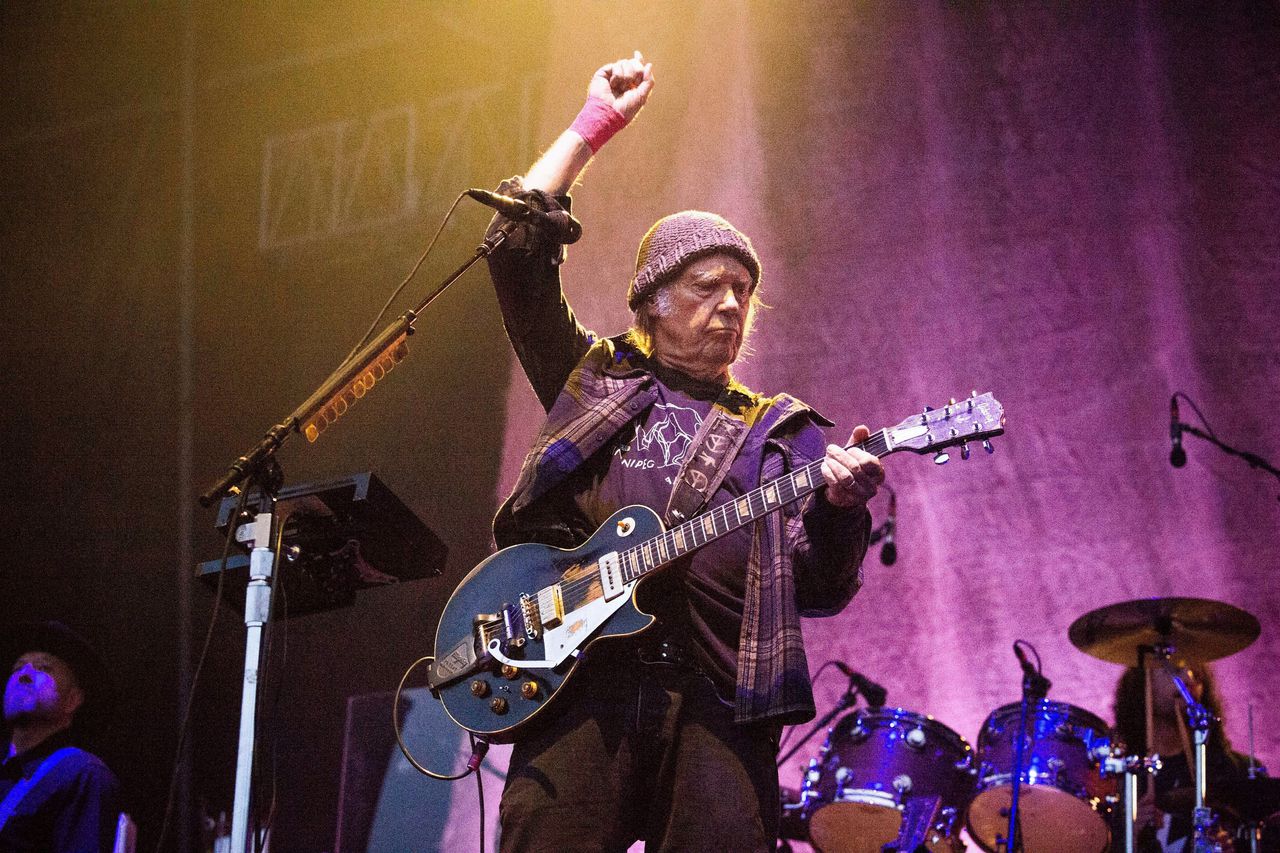 Neil Young tegen Joe Rogan: is Spotify een uitgever of een zoekmachine? 