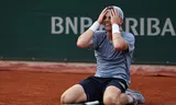 Netherlands’ Jesper de Jong celebrates his victory over Karen Khachanov during their men’s singles match on day 6 of the French Open tennis tournament at the Roland-Garros Complex in Paris on May 29, 2026. (Photo by Anne-Christine POUJOULAT / AFP)