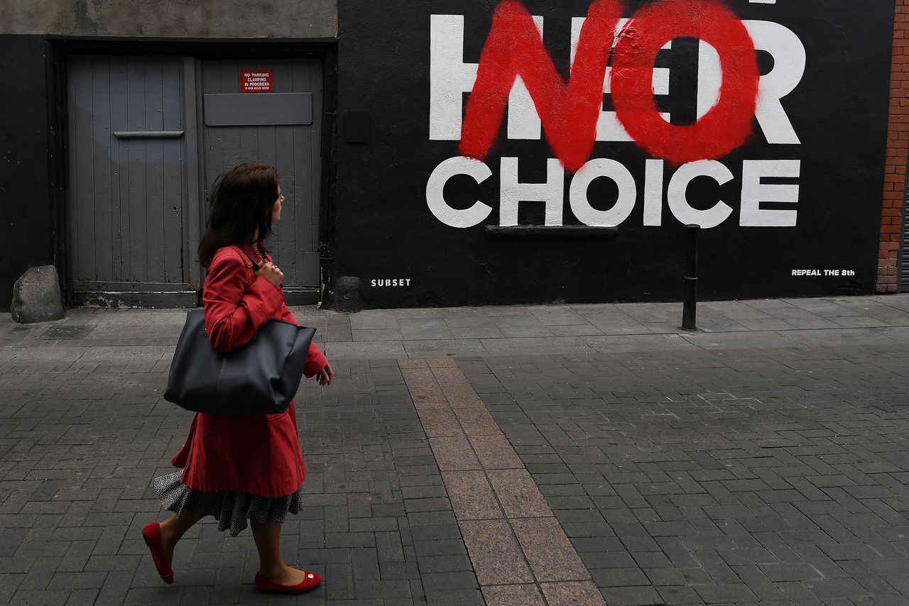 Muurschildering in Dublin voor keuzevrijheid van de vrouw.