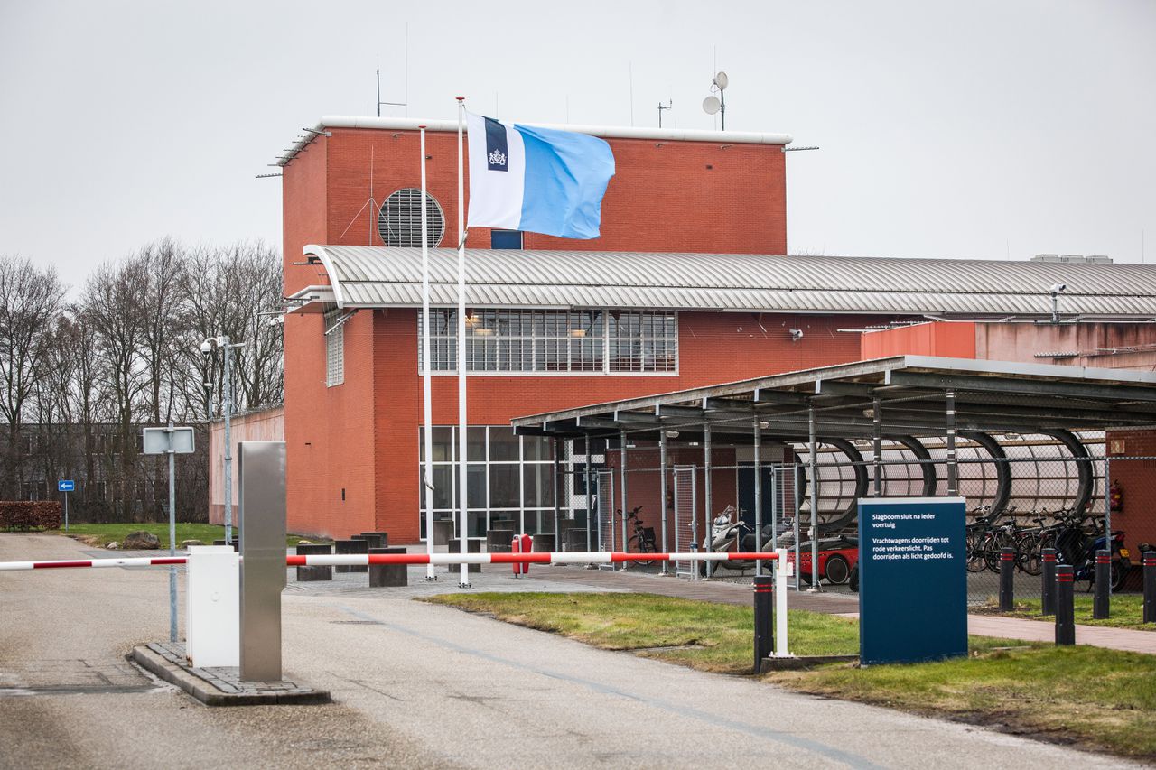 Bijna alle 450 gedetineerden in de gevangenis in Ter Apel moeten in lockdown.