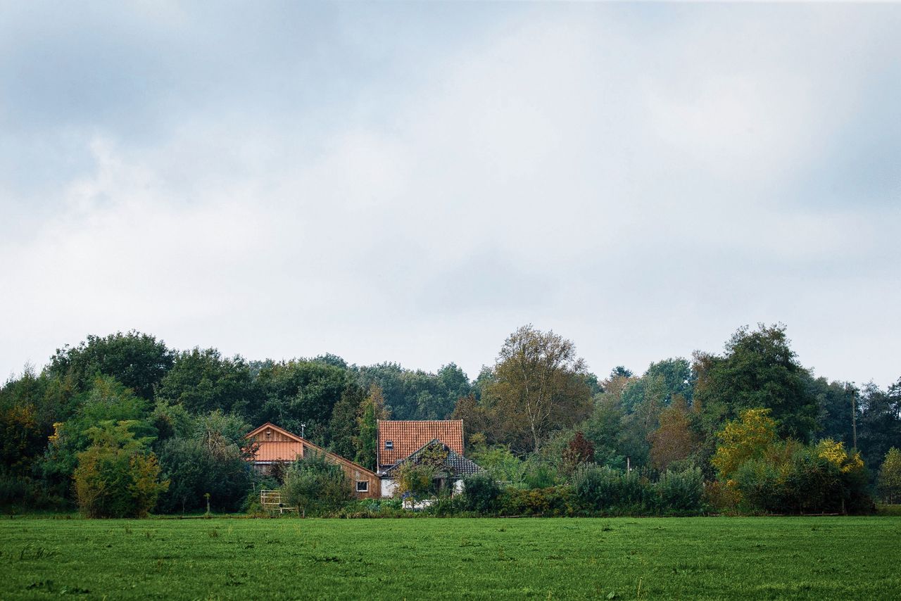 De boerderij in het Drentse Ruinerwold waar in oktober Van D. en vijf van zijn kinderen werden aangetroffen in een verborgen, afgesloten ruimte.