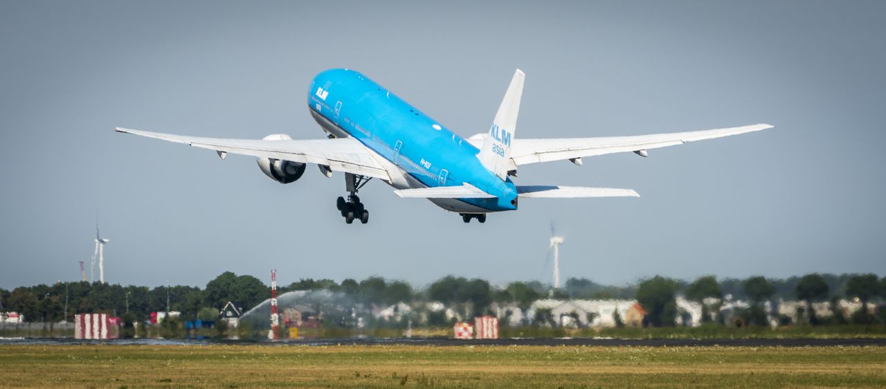 KLM schrapt 144 vluchten vanwege harde wind 
