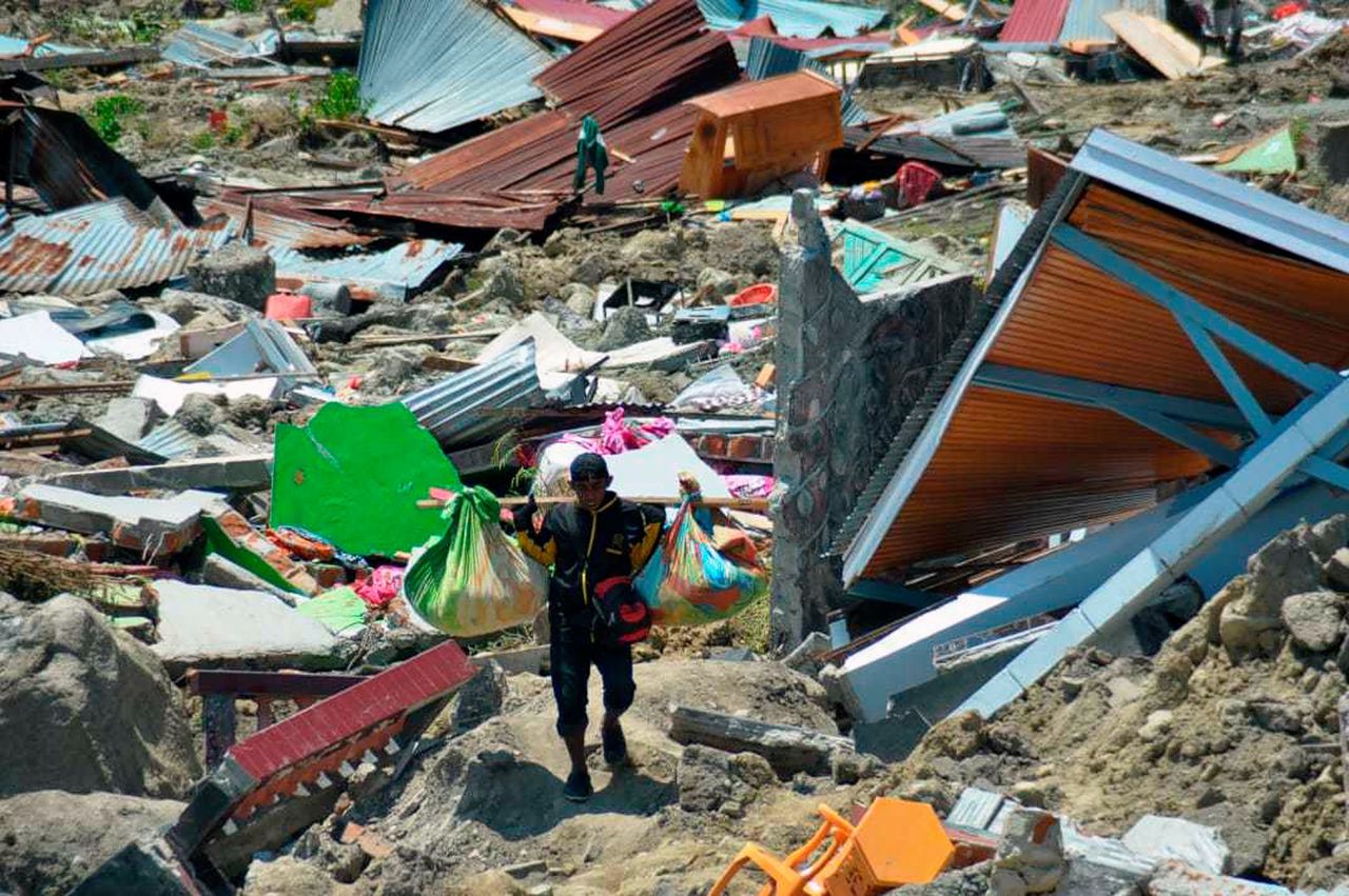 Ruim drie dagen na de ramp begint pijnlijk duidelijk te worden hoe slecht de Indonesische overheid erin slaagt om de crisis beheersbaar te krijgen.
