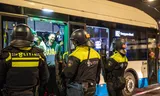 In het centrum van Amsterdam ontstonden meerdere vechtpartijen rondom de voetbalwedstrijd tussen Ajax en Maccabi Tel Aviv. De mobiele eenheid van de politie heeft daarbij ingegrepen en meerdere charges uitgevoerd.