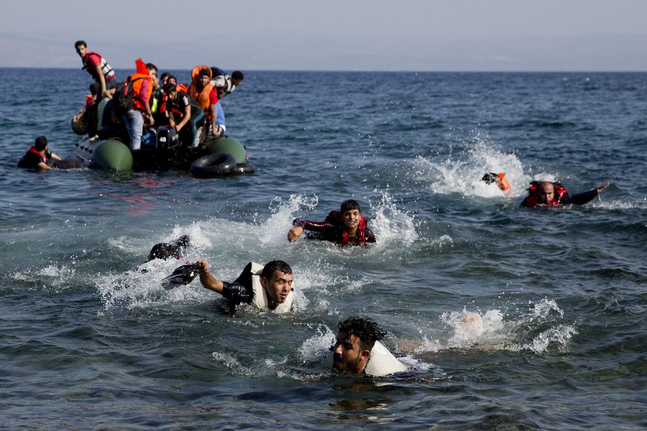 Migranten varen per boot van Turkije naar Griekenland.