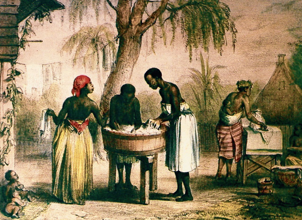 Wasvrouwen uit Suriname, getekend door Pierre Benoit, circa 1830. Uit het boek De Doorsons van Roline Redmond.