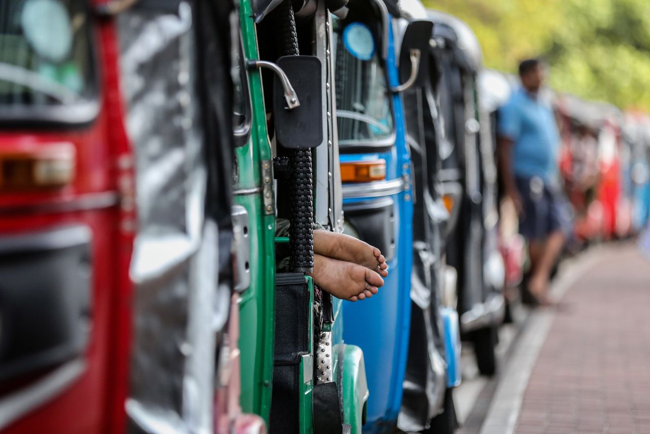 Nieuw dieptepunt voor Sri Lanka: brandstoftoevoer alleen nog voor essentiële diensten 