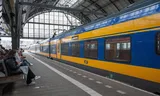 De Intercity Direct tussen Rotterdam en Amsterdam-Centraal.