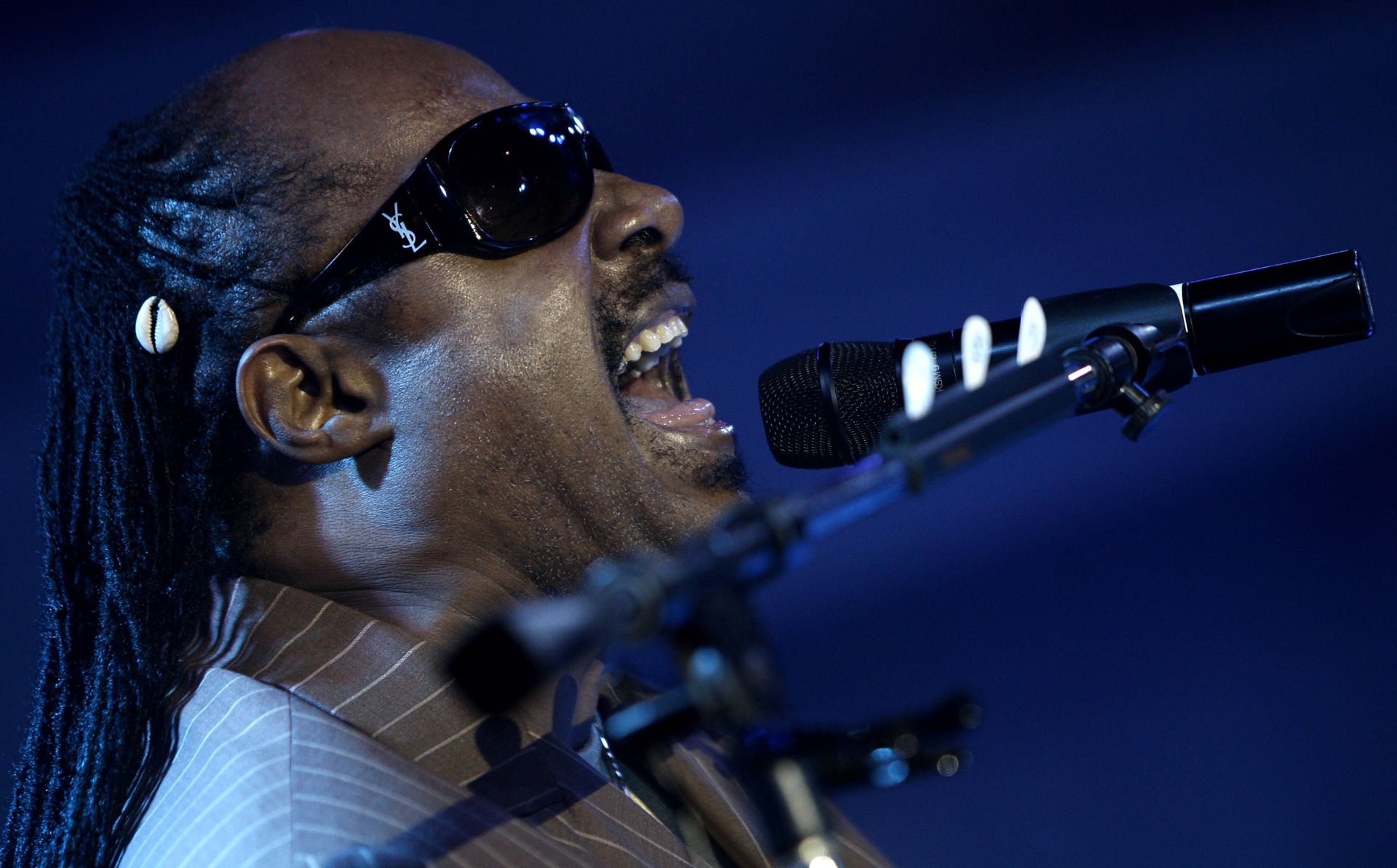 Stevie wonder тексты. Stevie wonder тексты. Стиви уандер молодой. Superstition песня. Русский стиви уандер.