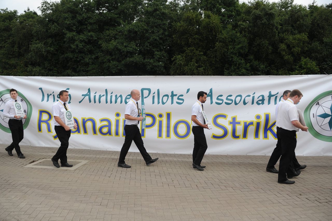 Ierse piloten van Ryanair demonstreren in Dublin.
