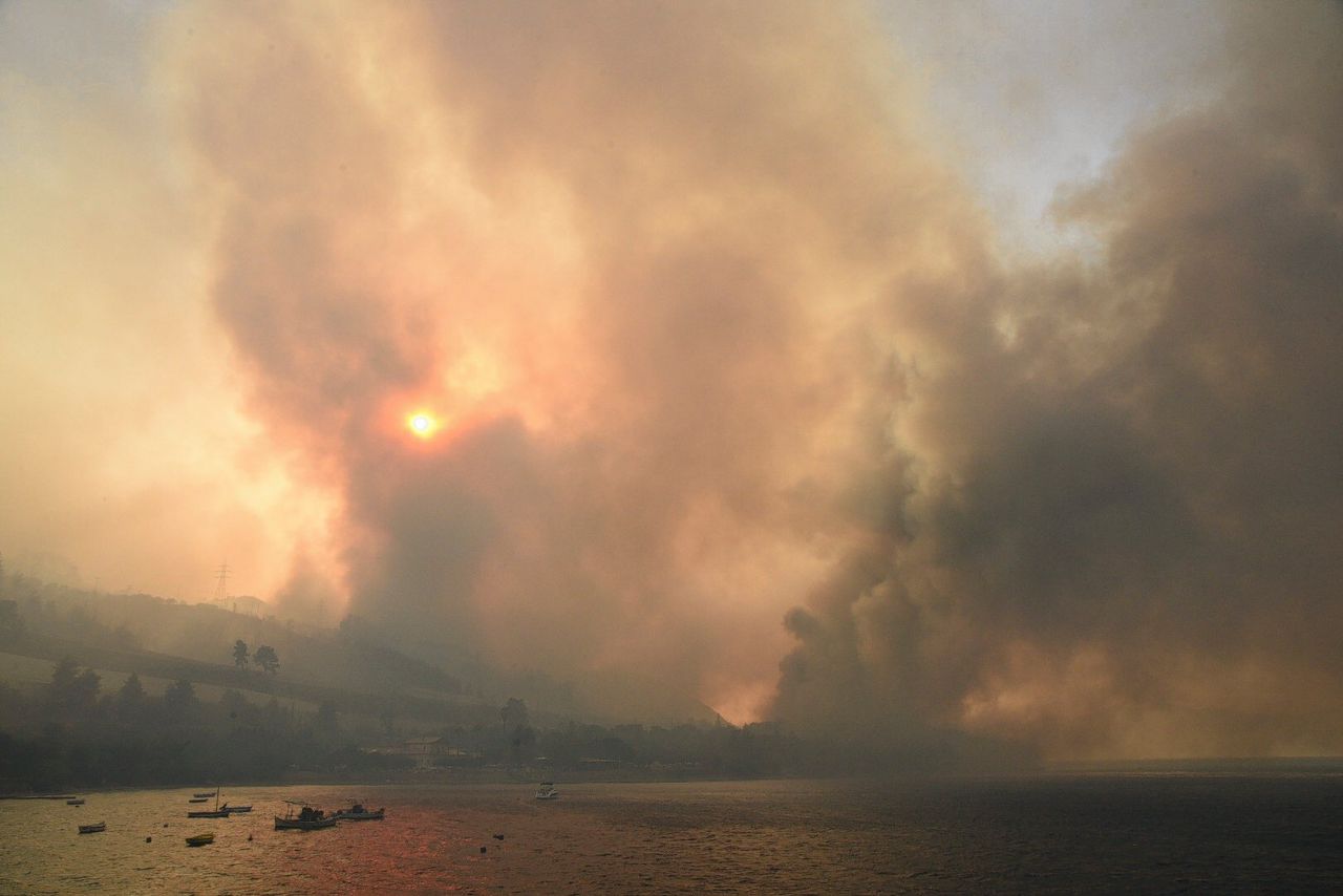 Evacuaties in Turkije en Griekenland om branden, in Turkije inmiddels zes doden 