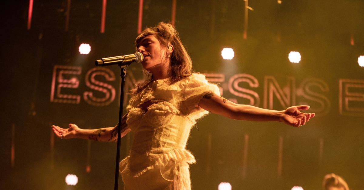 Hoopvol nummer van zangeres Sophie Straat verslaat anti-azc-lied op Spotify-hitlijst