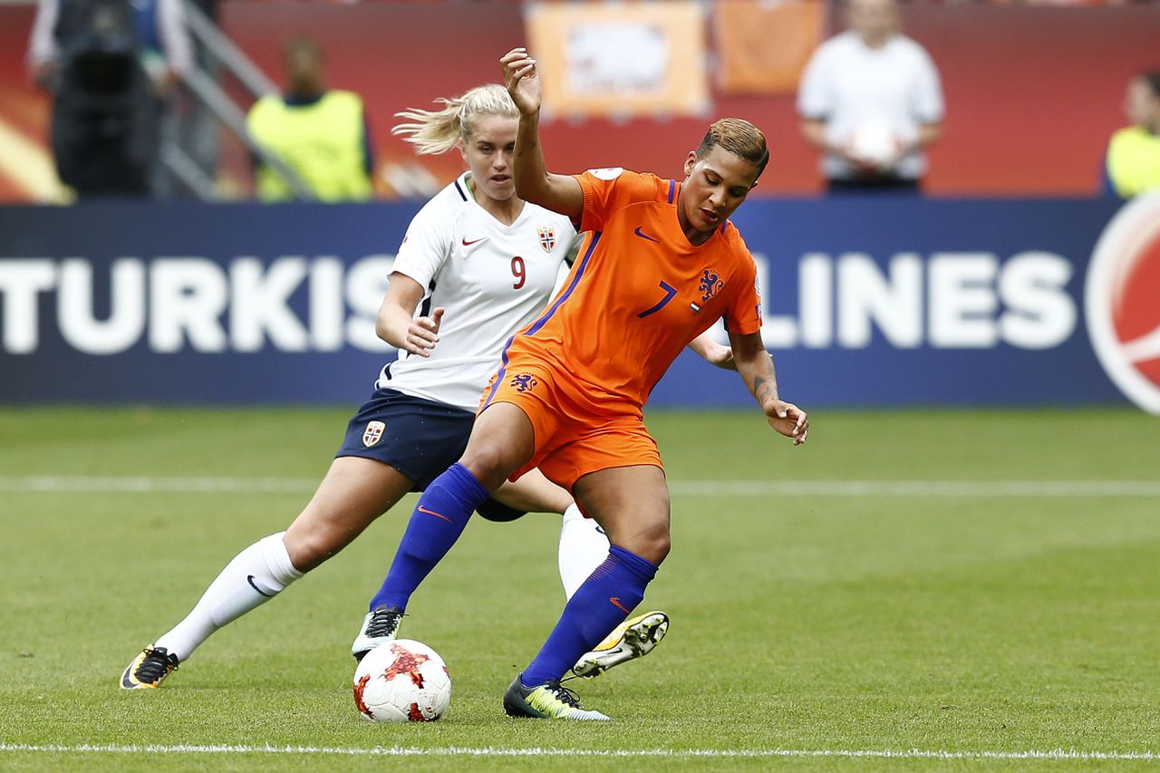 Oranjevrouwen beginnen EK met overwinning - NRC