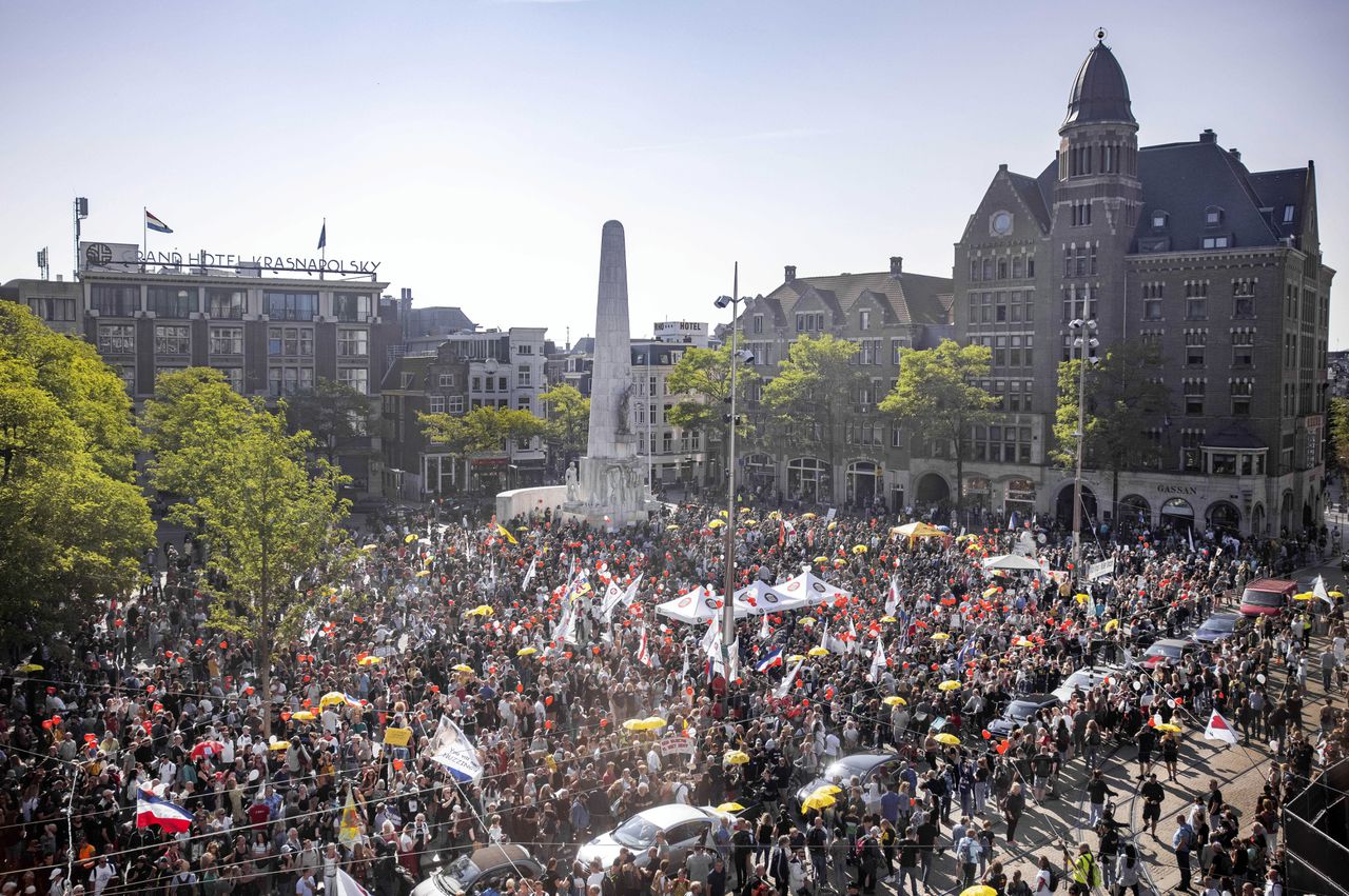 Volgens schattingen van de gemeente Amsterdam kwamen zondag zo'n 20.000 demonstranten af op de mars door de stad.
