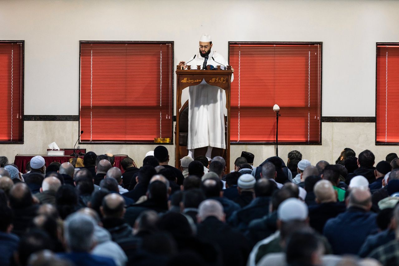 Een bijeenkomst in de As Soennah-moskee na een actie van anti-islambeweging Pegida in maart vorig jaar.