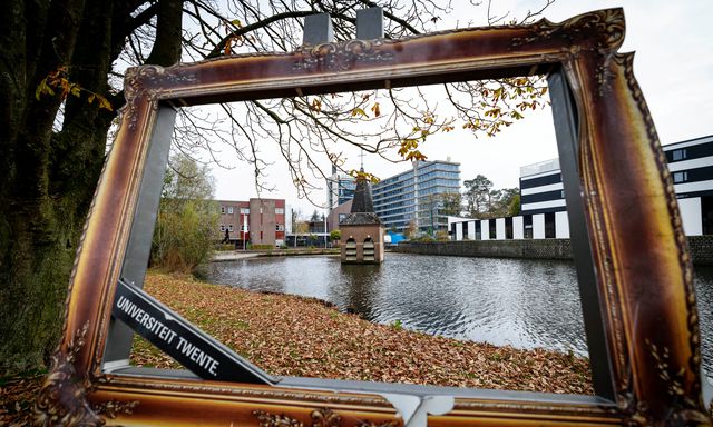 Image for Rector Universiteit Twente over afschaffen cum laude: ‘Excellentie is nu te veel op het individu gericht’