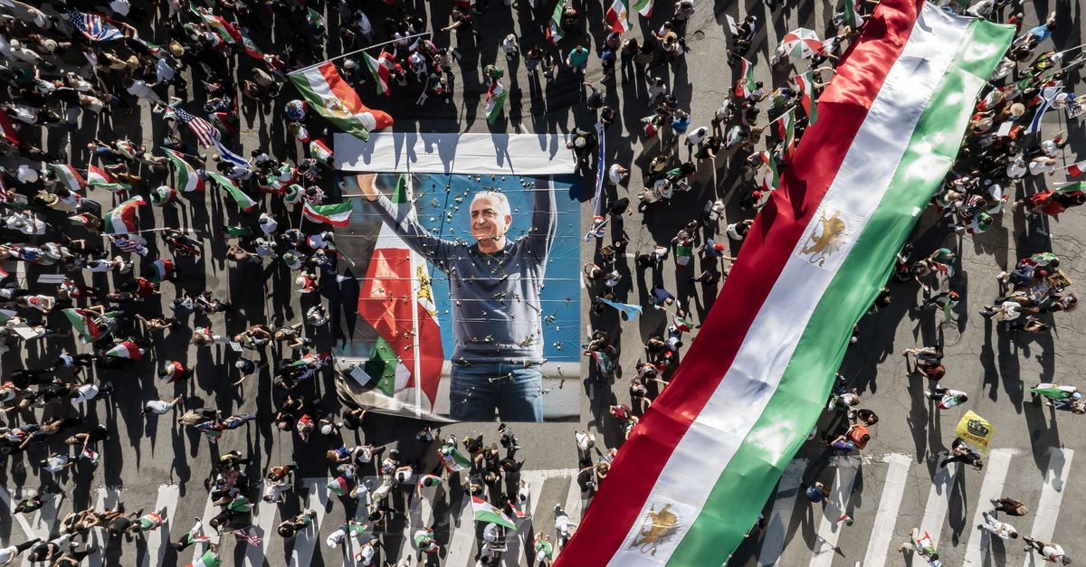 In de Iraanse wijk van Los Angeles kan Donald Trump nooit meer stuk en wil men de kroonprins aan de macht