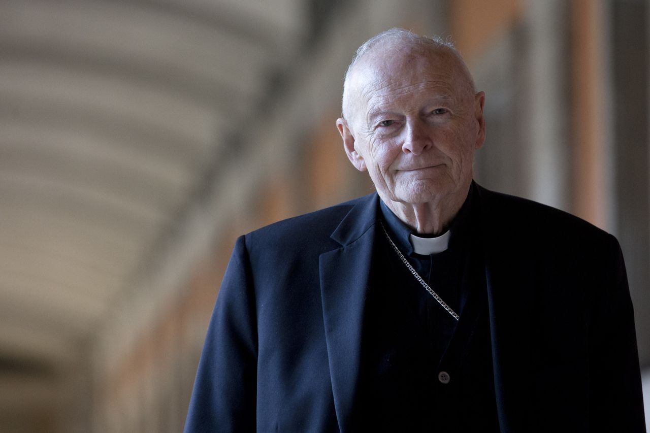 Oud-kardinaal McCarrick uit ambt gezet vanwege misbruik 