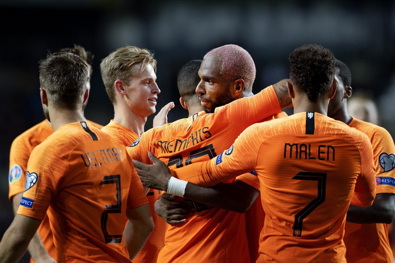 Het Nederlands elftal mag 26 spelers meenemen naar het EK Voetbal.