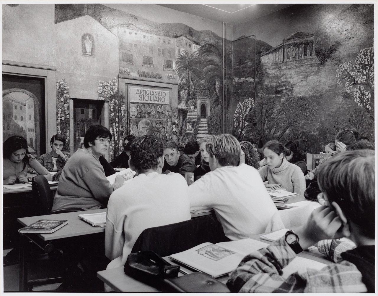 Latijnse les bij mevrouw Koekoek op het Vossius Gymnasium in Amsterdam.